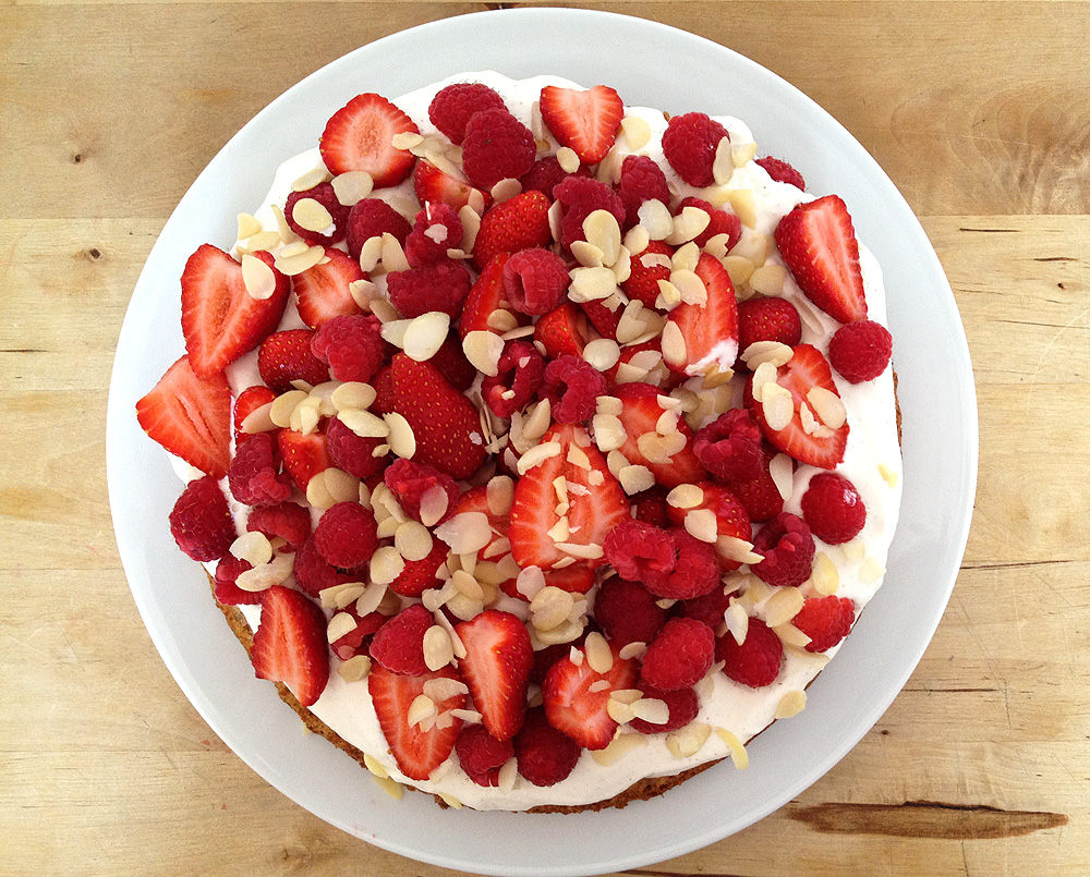 tarta frutas rojas tarta facil tarta de frutas recetas delikatissen postres delikatissen crema relleno vainilla crema ligera tarta base de almendras 