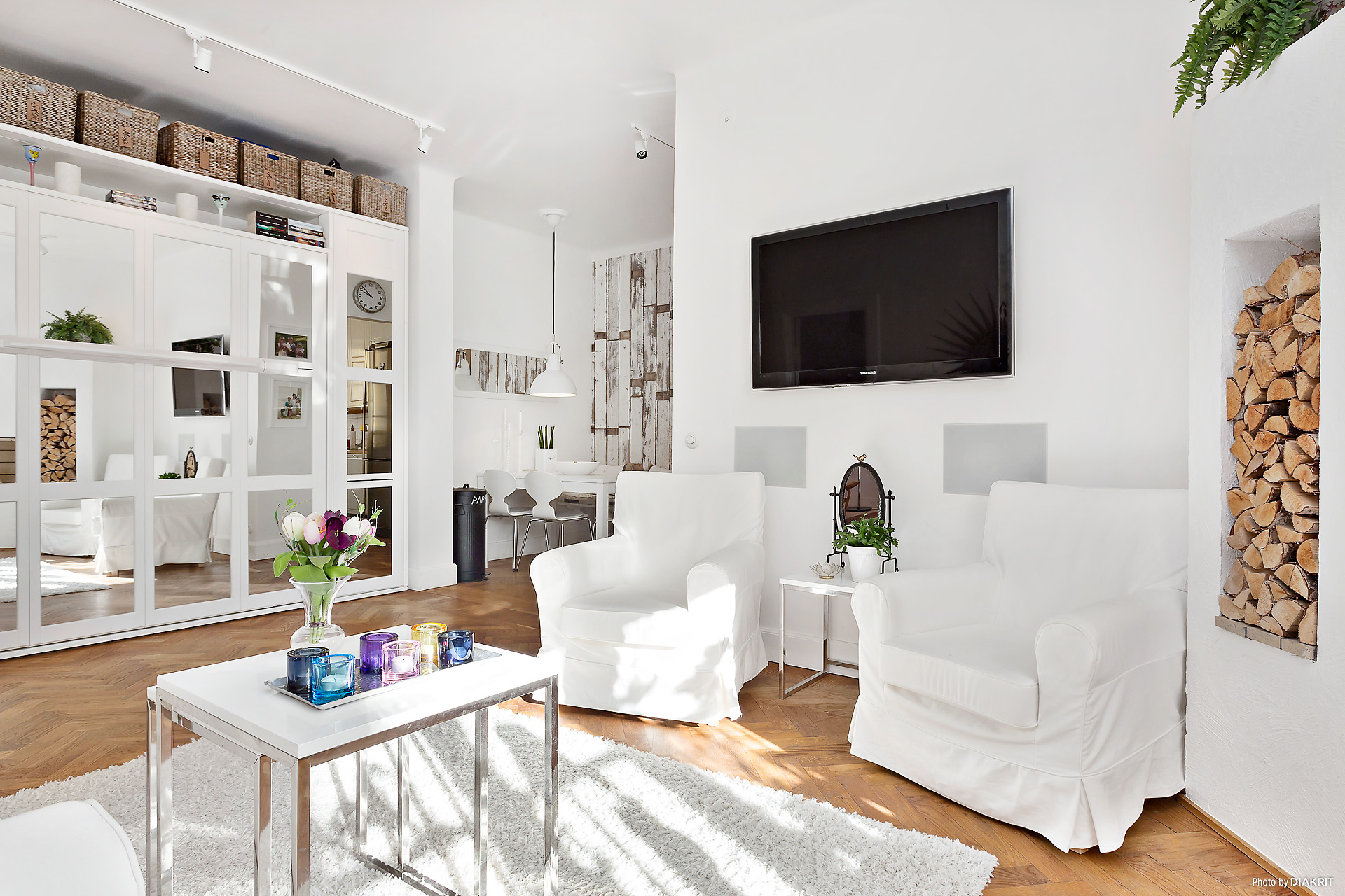 minipisos interiores pequeños estilo nórdico escandinavo espejos en el salon distribución pisos pequeños decoración pisos pequeños decoración interiores decoración espejos blog decoración nórdica ampliar espacio decoracion 