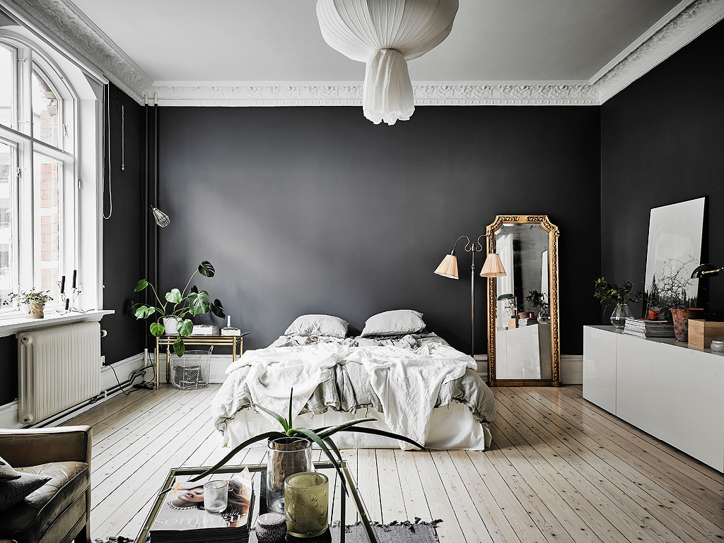 salón negro estilo nórdico blanco y negro estilo escandinavo Elegantes paredes negras decoración salones decoración pisos pequeños decoracion dormitorios blog decoración nórdica 