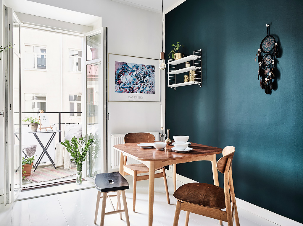estilo nórdico espacios diferentes con color decoración interiores contrastes con color cocinas pequeñas cocinas nórdicas cocinas azules cocina comedor blog decoración nórdica Azul petroleo en la cocina 