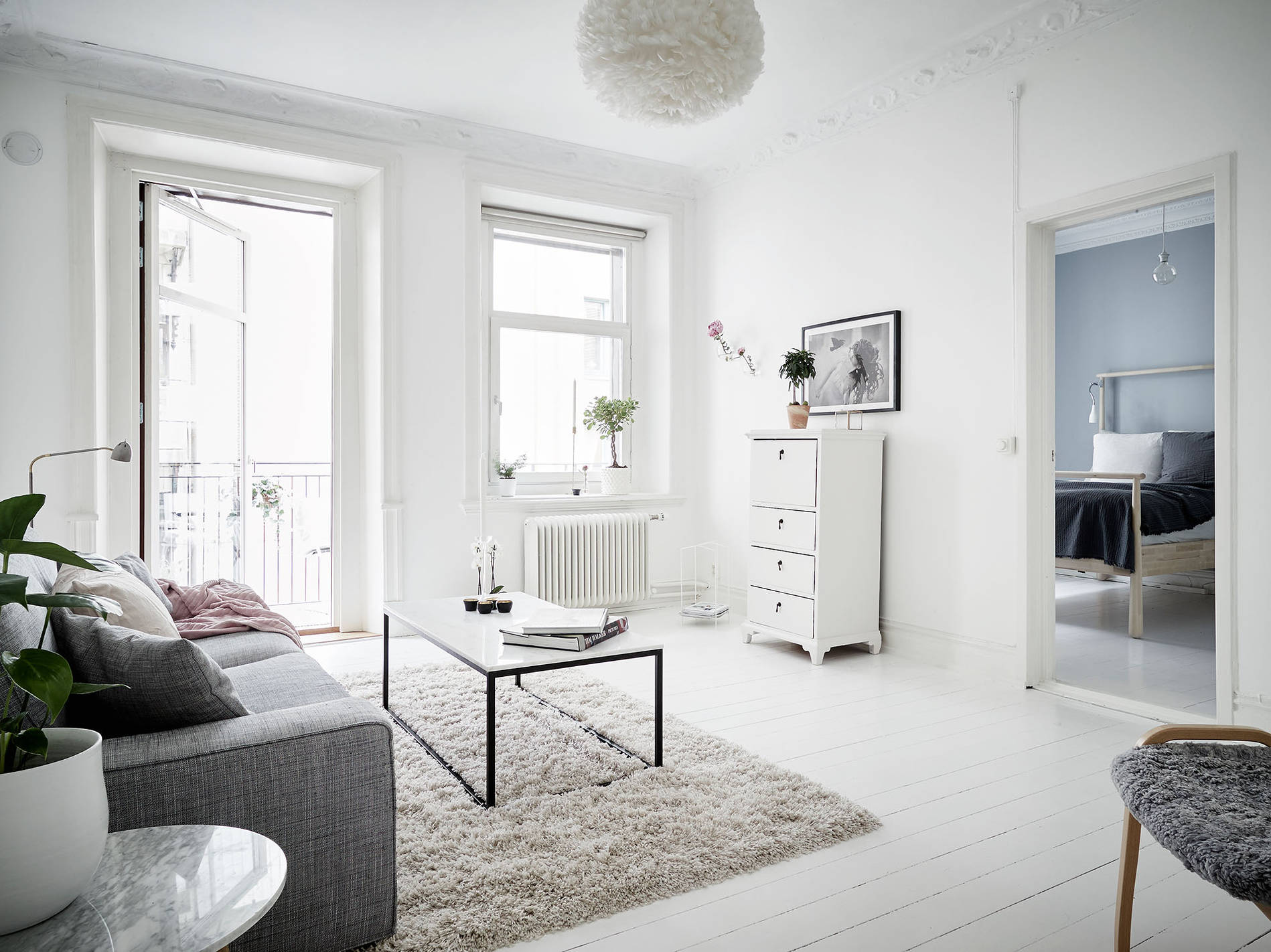 Refrescar una decoración con el color blanco pisos suecos estilo nórdico decoración salones decoración pisos pequeños decoración escandinava decoración blanco blog decoración 