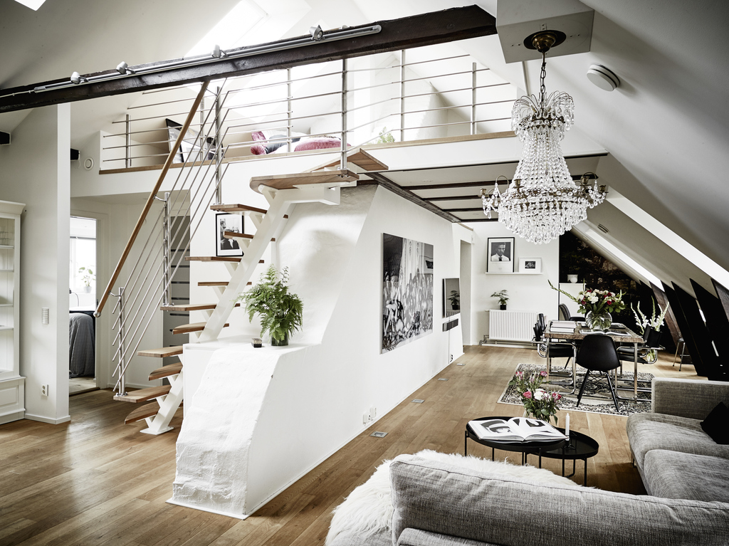 estructura a la vista distribución diáfana diseño de interiores decoración áticos blog decoración nórdica Ático con vigas y contrafuertes al descubierto 
