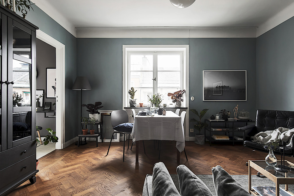 pisos pequeños oscuros pisos nórdicos pequeños pintura gris oscura pintar oscuro piso paredes gris oscuro negro decoración interioes cocina blanca pequeña blog decoración nórdica 