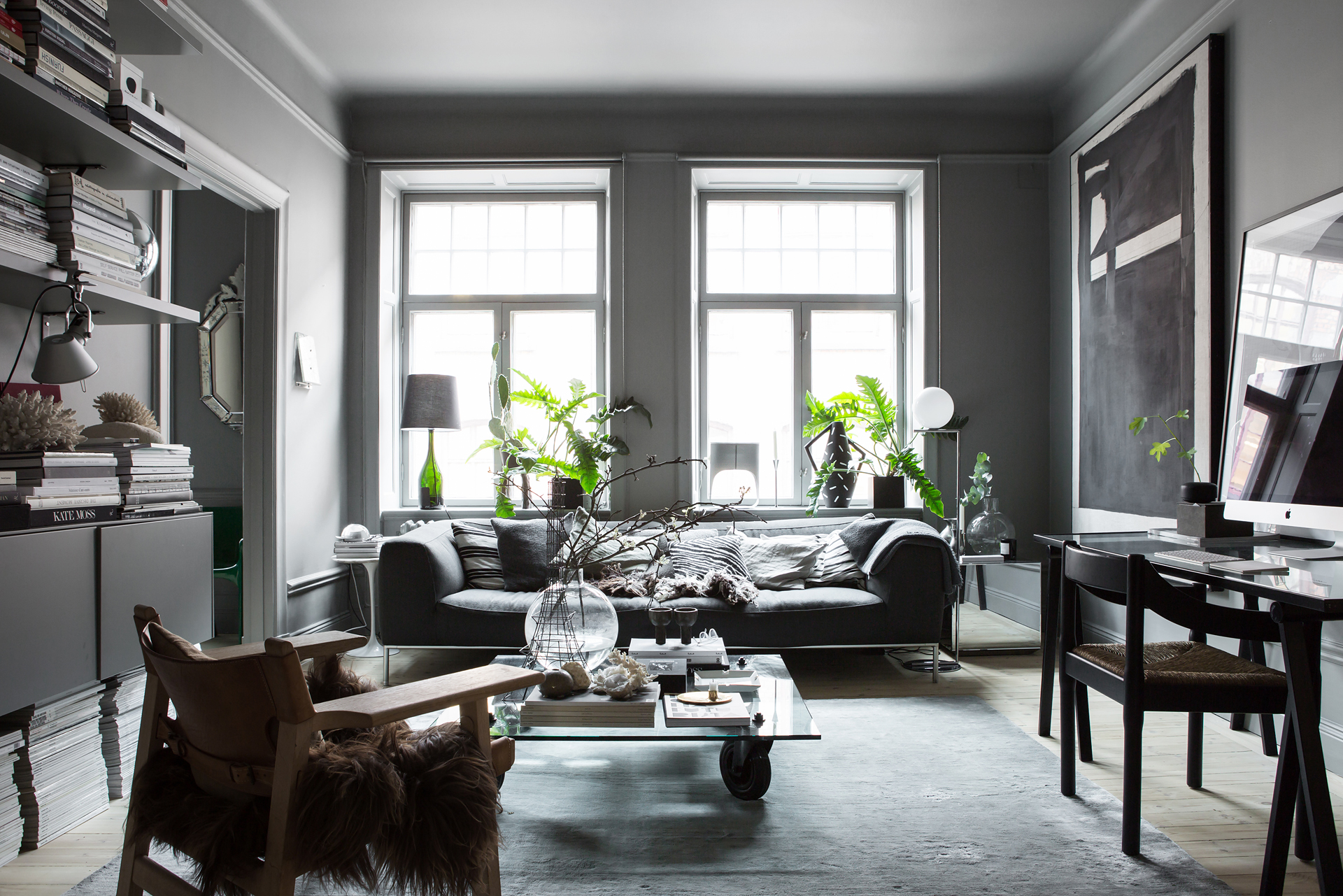 piso lujo en estocolmo Lotta Agaton estilo nórdico gris oscuro estilo escandinavo oscuro estilista de interiores sueca decoración interiores decoración gris oscuro blog decoración nórdica apartamento de una estilista de interiores 