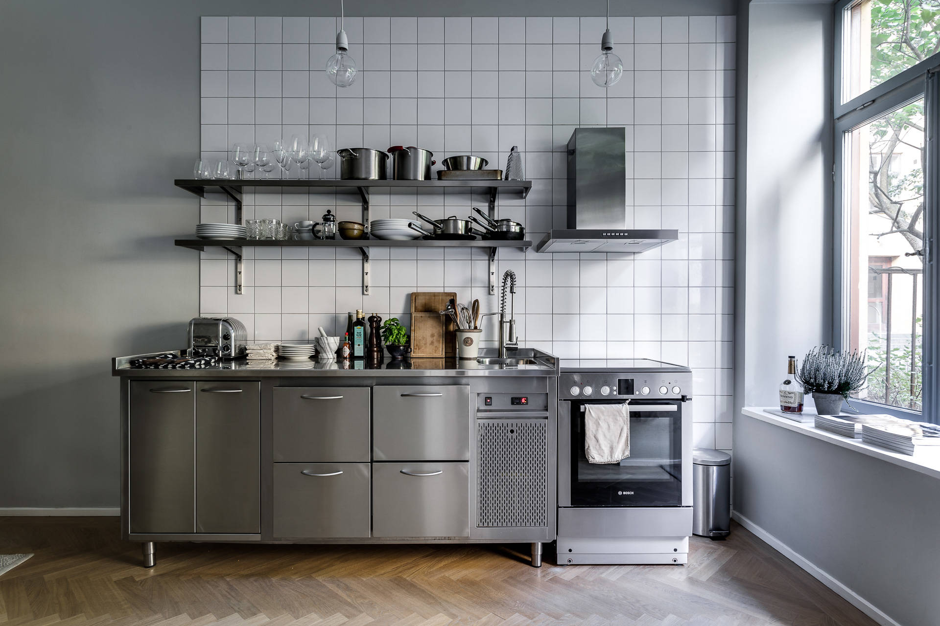Pequeña cocina profesional estilo escandinavo cocinas pequeñas cocinas nórdicas cocinas modernas cocinas industriales cocinas de acero inoxidable blog decoración nórdica 