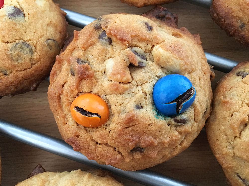 recetas delikatissen Peanut Cookies with M&M’s galletas fáciles galletas caseras cookies peanut butter cookies m&ms Cookies de cacahuetes y chocolate cookies crema de cacahuete cookies chocolate 