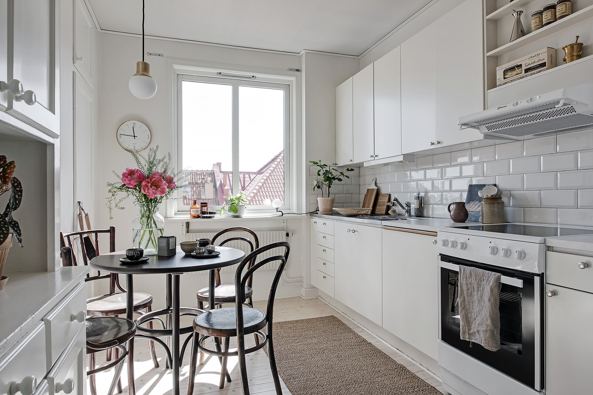 mini pisos decoración estilo nórdico decoración pisos pequeños cocina rústica cocina pequeña con office cocina nórdica Cocina con detalles de otras épocas cocina blanca cocina antigua 