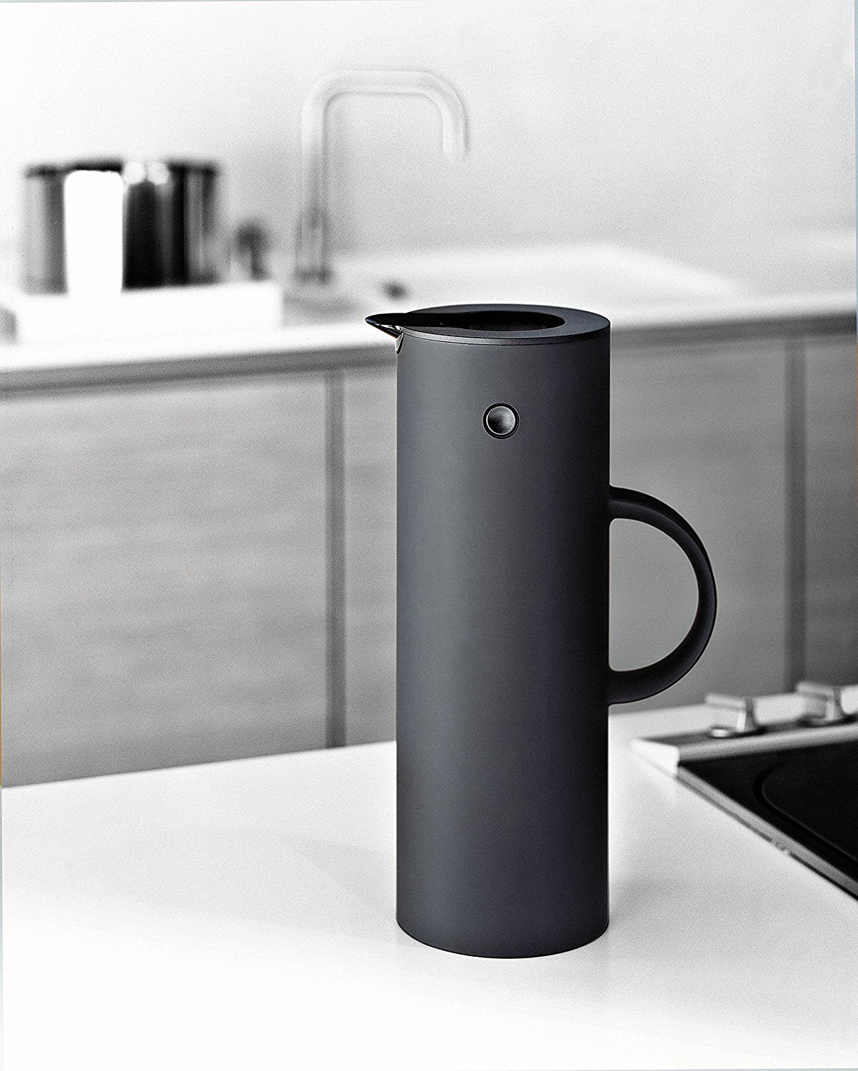 Stelton (marcas danesas) jarra termo estilo minimalista accesorios hogar estilismo de interiores diseño nórdico danes diseño moderno mid century diseño danés diseño accesorios hogar danés blog decoración estilo nórdico escandinavo 