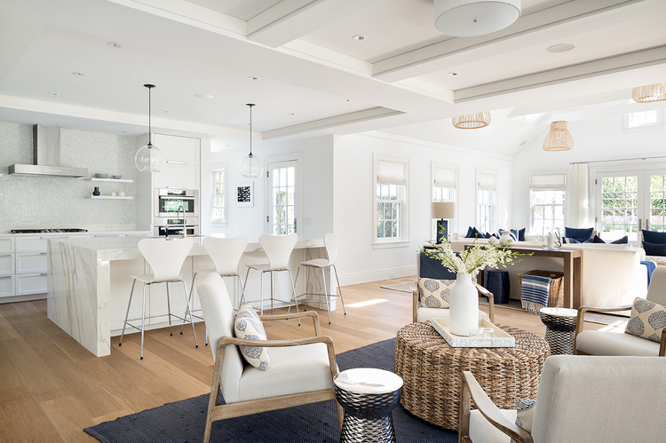 interiores americanos hamptons style estilo hamptons estilo costero estilo costa este americana estilo coastal estilo beach decoración interiores decoración en blanco y azúl casa en nantucket casa de vacaciones cape cod massachusetts 