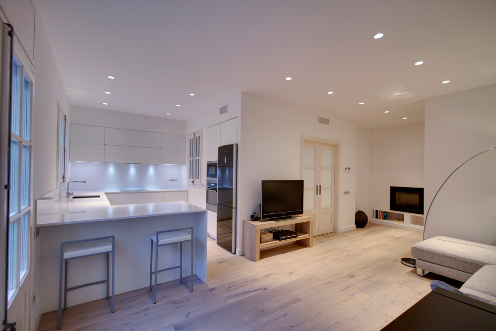 Reformas Barcelona parquet natural de roble aceitado estilo nórdico estilo escandinavo barcelona diseño interiores aticos decoración interiores áticos decoración calida atico reformado barcelona 