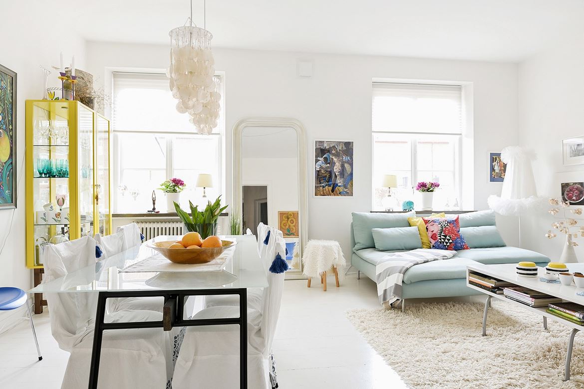piso sueco paredes suelos blancos estilo nórdico estilo escandinavo decoración nórdica decoración interiores decoración colorida 