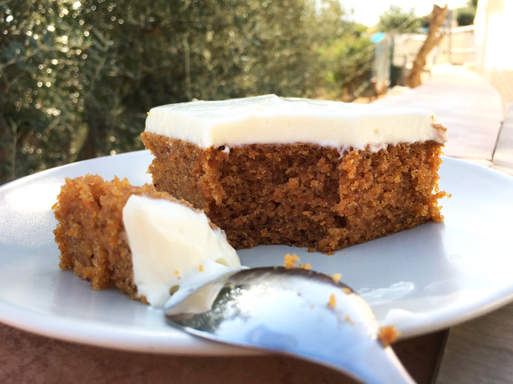 tarta para llevar tarta de zanahoria tarta de frutas recetas delikatissen cobertura no muy dulce cobertura de queso crema Carrot cake bizcocho jugoso bizcocho especiado 