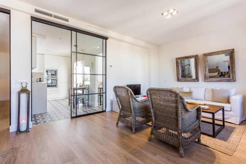 triana sevilla vacaciones suelo baldosas hidraúlicas sevilla airbnb puertas de cristal pisos sevilla decoración nórdica decoración mediterránea decoración escandinava carpintería 