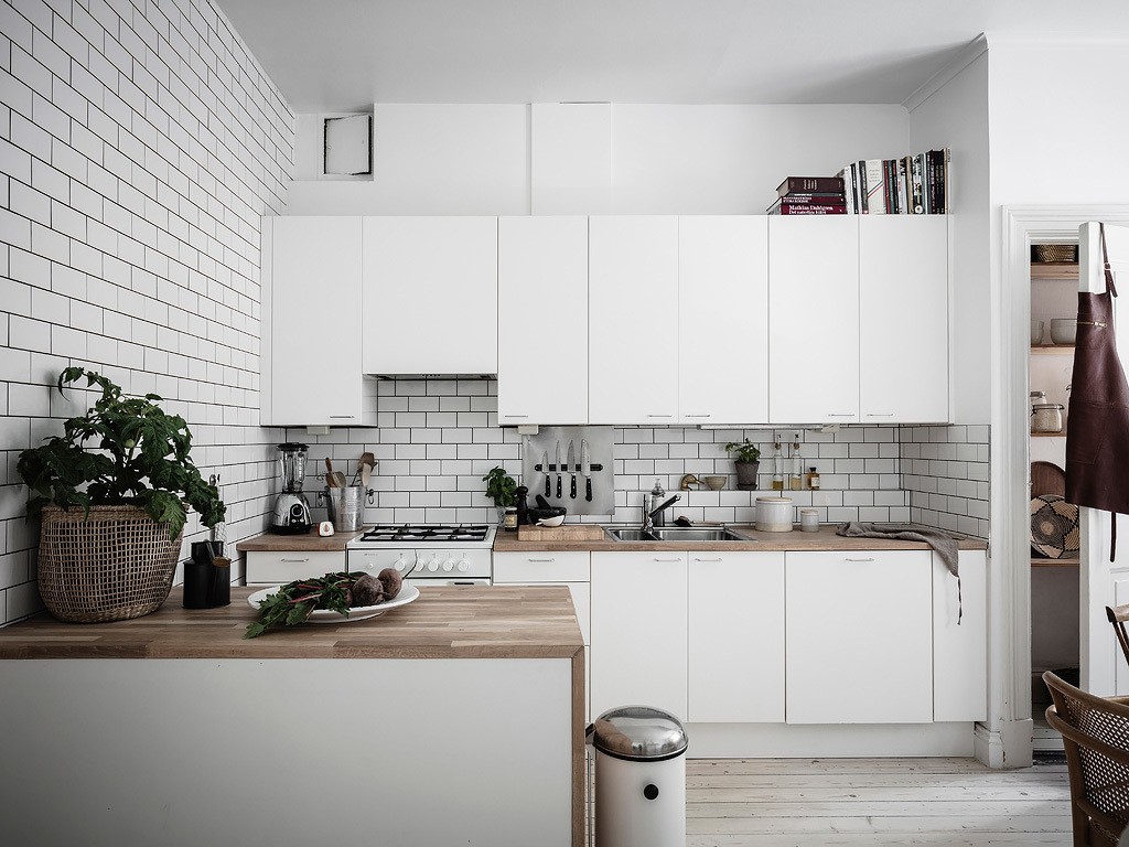 encimera de madera cocina sueca cocina nórdica cocina moderna cocina líneas rectas cocina isla cocina escandinava cocina blanca 