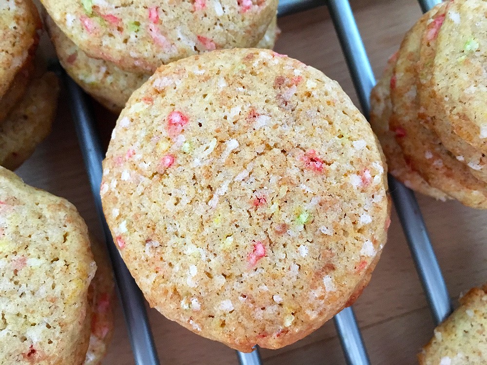 delikatissen virutas de colores virutas de azúcar sprinkles Galletas fáciles con sprinkles galletas fáciles galletas divertidas galletas de mantequilla galletas de corte galletas caseras 