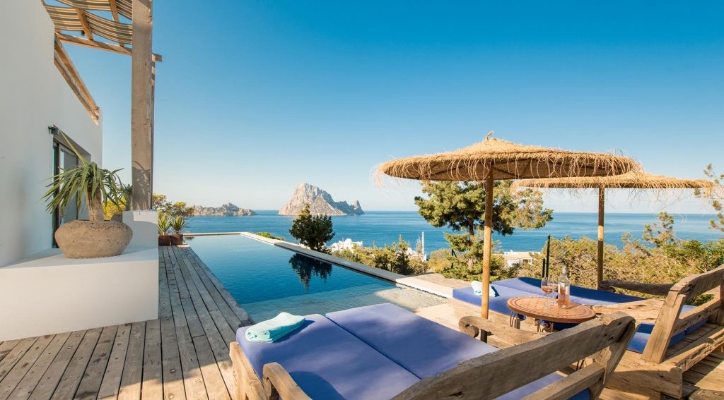 infinity pool estilo mediterráneo ibiza casa vacaciones casa ibiza casa de diseño alquiler vacaciones alquiler ibiza 