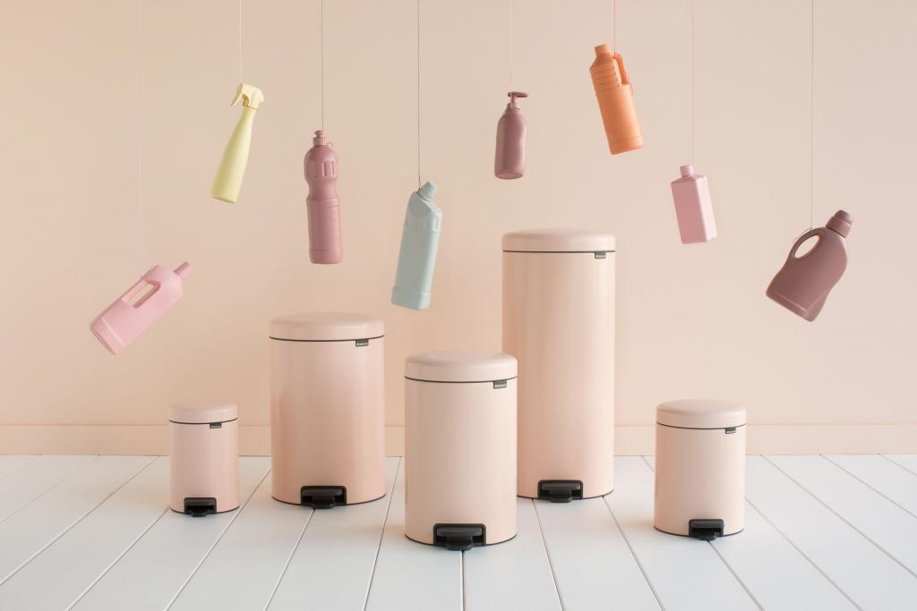 pequeño almacenaje diseño nórdico diseño holandés diseño hogar diseño europeo decoración interiores cubos pedales complementos hogar brabantia bins accesorios hogar 