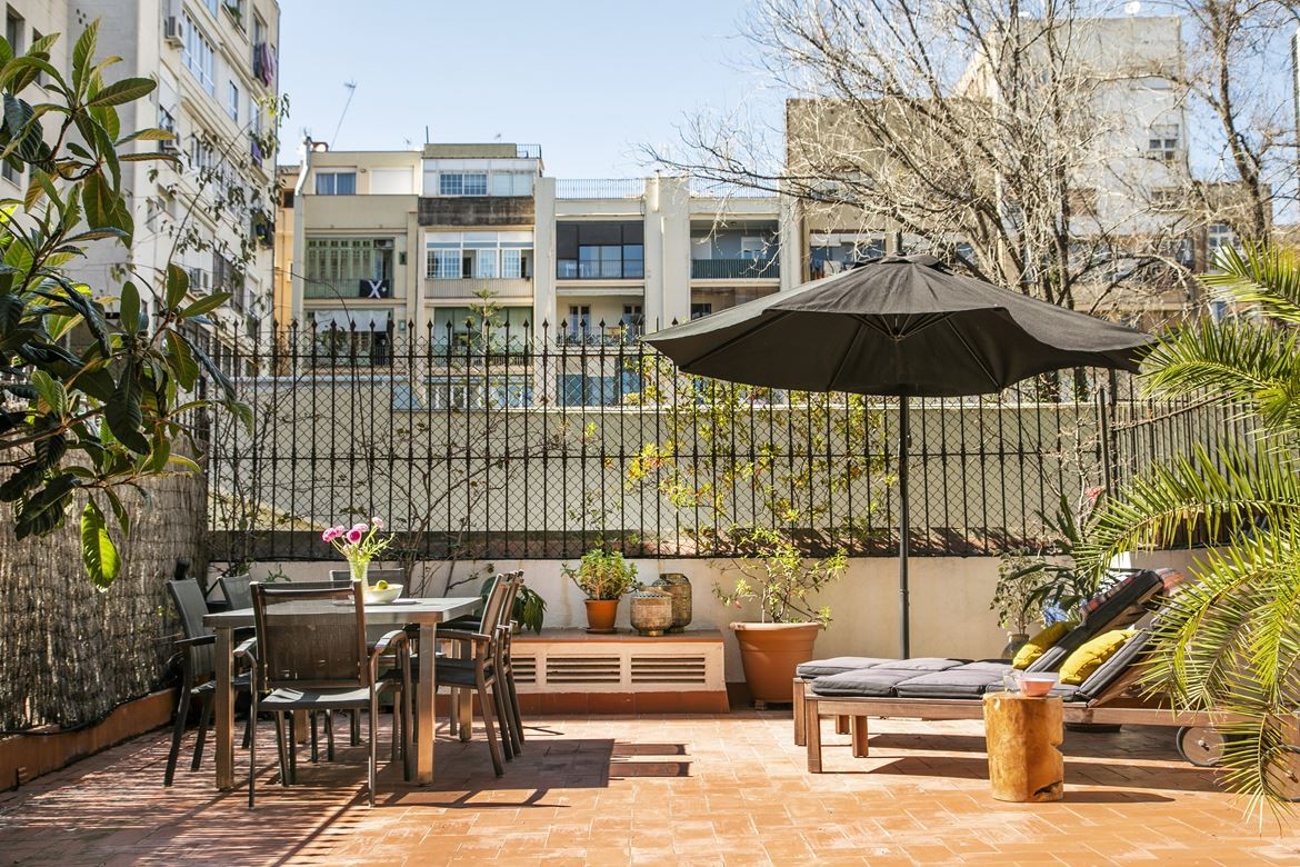 reformas nordico barcelona piso con terraza eixample muebles nórdicos estilo nórdico mediterráneo estilo nórdico barcelona estilo escandinavo decoración interiores 