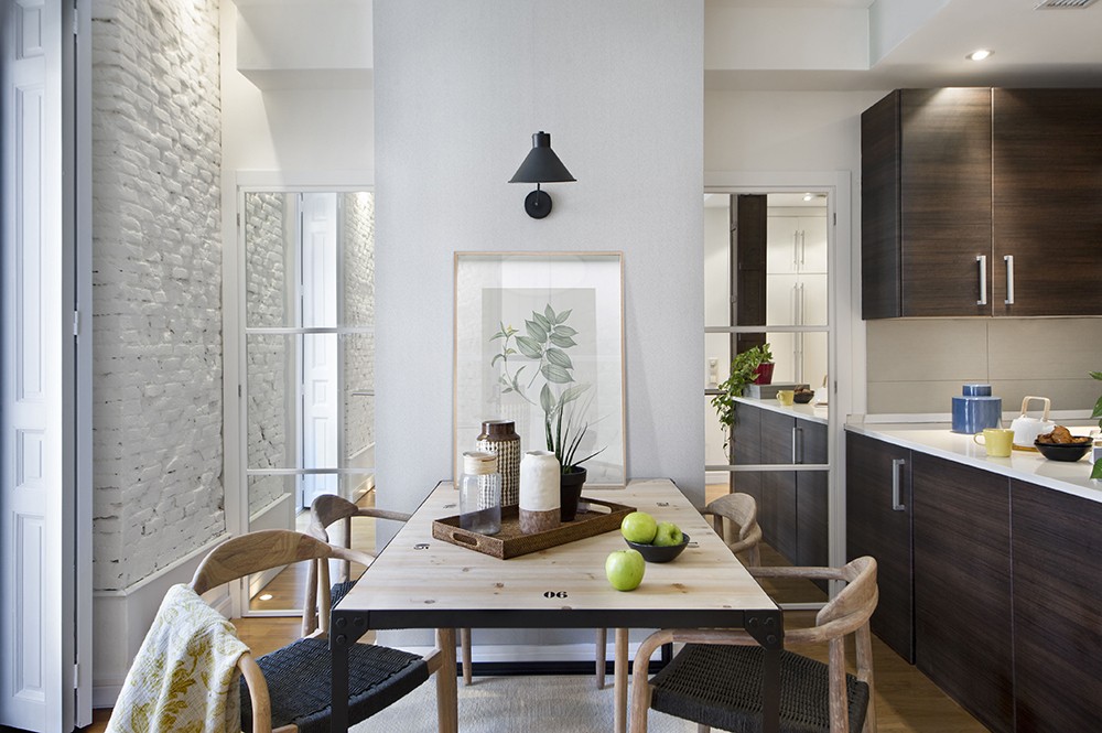 puertas aplacadas en espejo pisos turisticos madrid pisos pequeños decoración piso alquiler madrid interiores mini pisos estilo tonos naturales deco alquiler de vacaciones madrid 