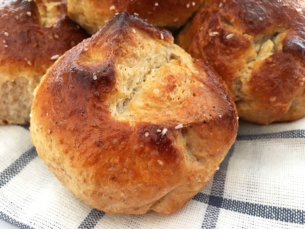 receta fácil pan receta de bollos de pan panecillos merienda caseros Panecillos integrales con mantequilla y sal marina pan casero fácil pan casero medias noches caseras bollos salados 