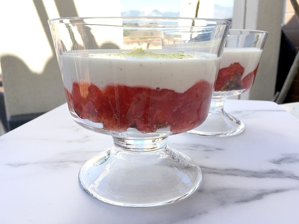 delikatissen trifle de fresas strawberrie trifle postres sin gluten postre sin azúcar postre fácil 