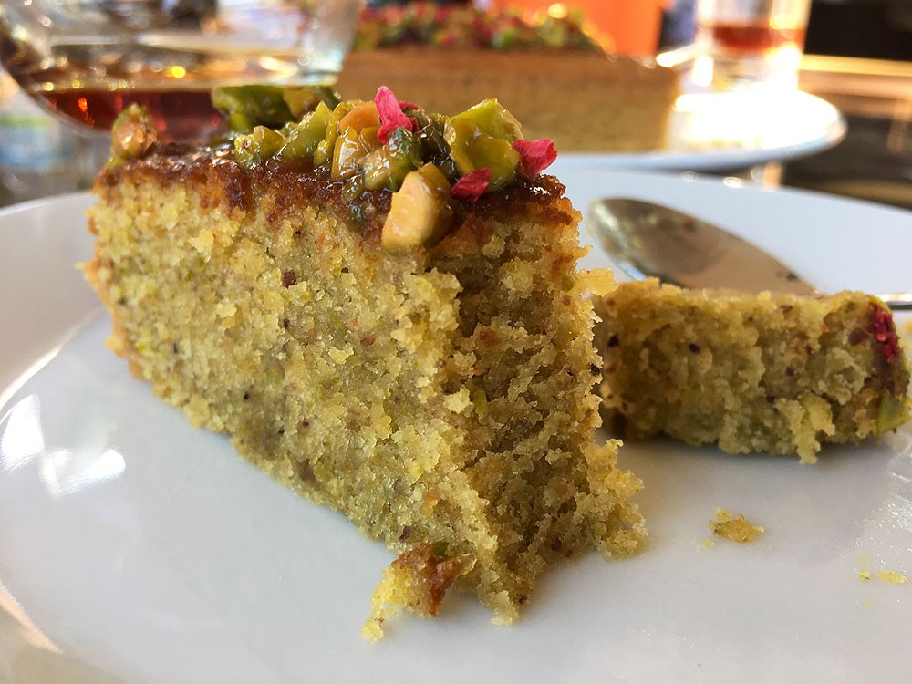 tarta rápida tarta facil tarta de frutos secos tarta con glaseado de limón postres con pistachos bizcocho de pistachos 