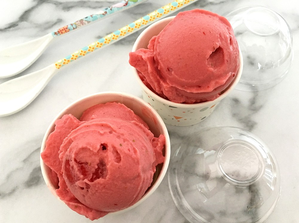 delikatissen postres helado is ice cream helado de frutas helado de fruta de verdad helado de fresas y coco helado de coco frutas heladas 