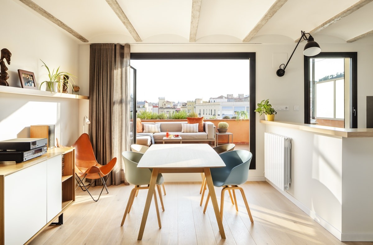sillas danesas reforma en barcelona reforma diáfana piso para pareja con hijos bcn atico moderno ático duplex barcelona ático con terraza barcelona 