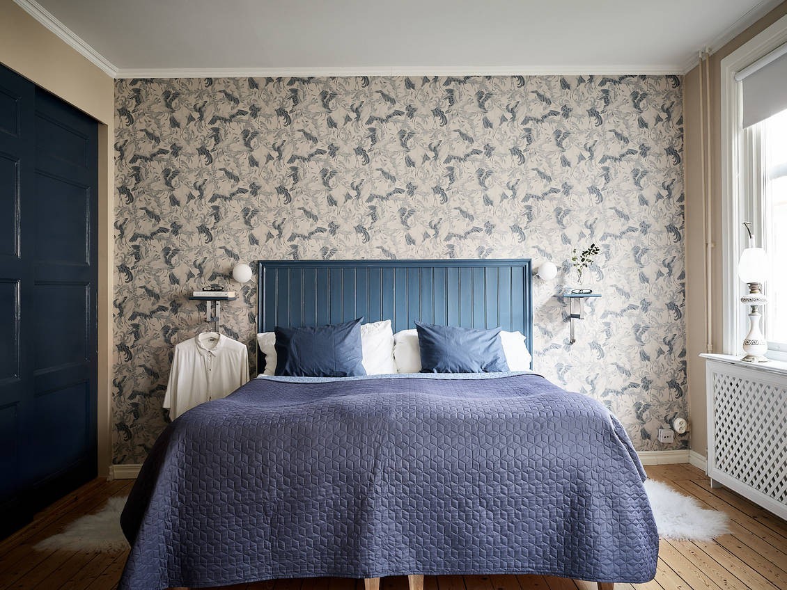delikatissen vivienda antigua pisos viejos pisos de segunda mano papel pintado floral muebles azules decorar dormitorios decoración dormitorio papel de pared 