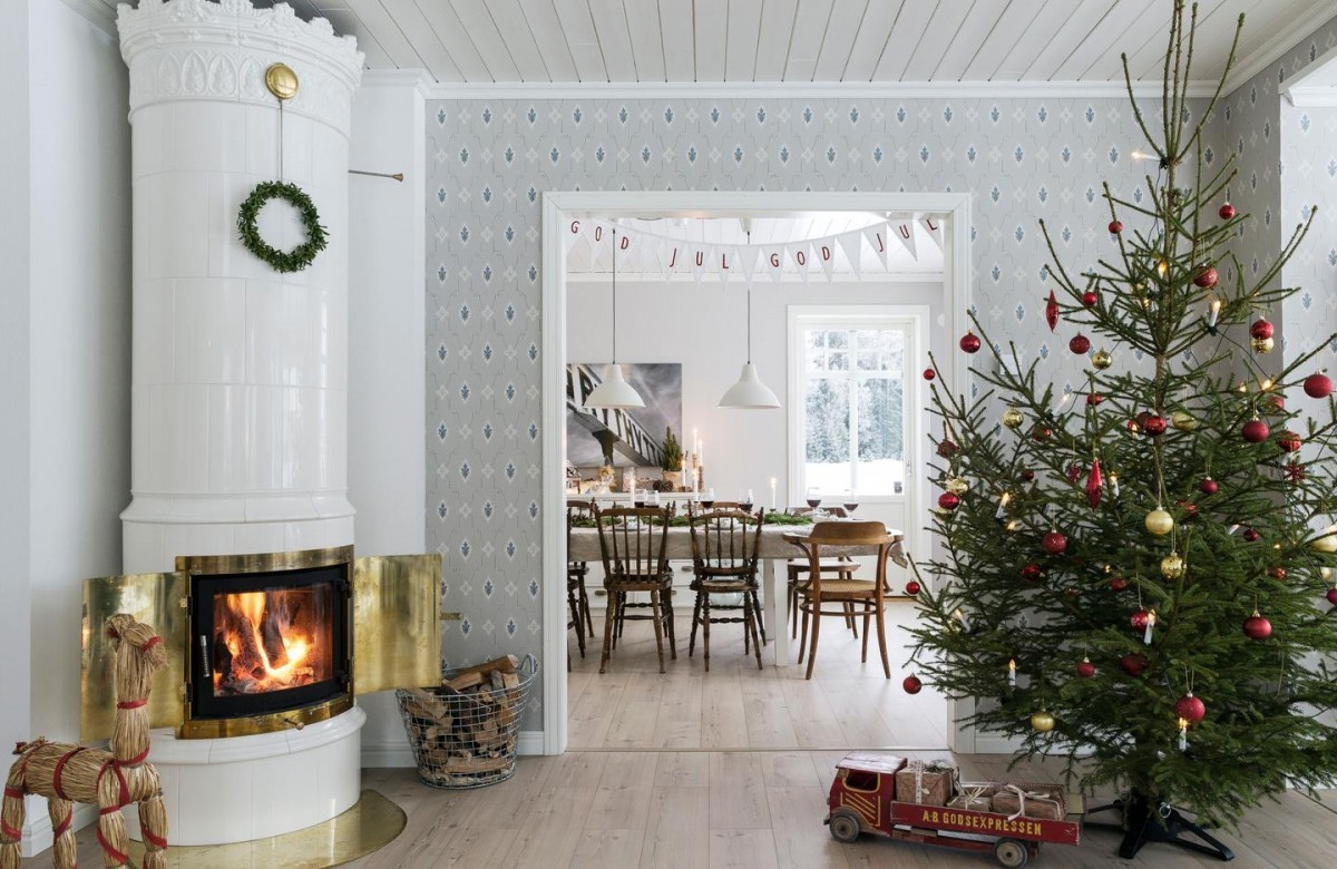 swedish style decorating swedish interiors scandinavian design scandinavian decor nordic interiors estilo nórdico con color decoración navideña colorida comedor blanco y de colores colorfull decor christmas scandinavian interiors 