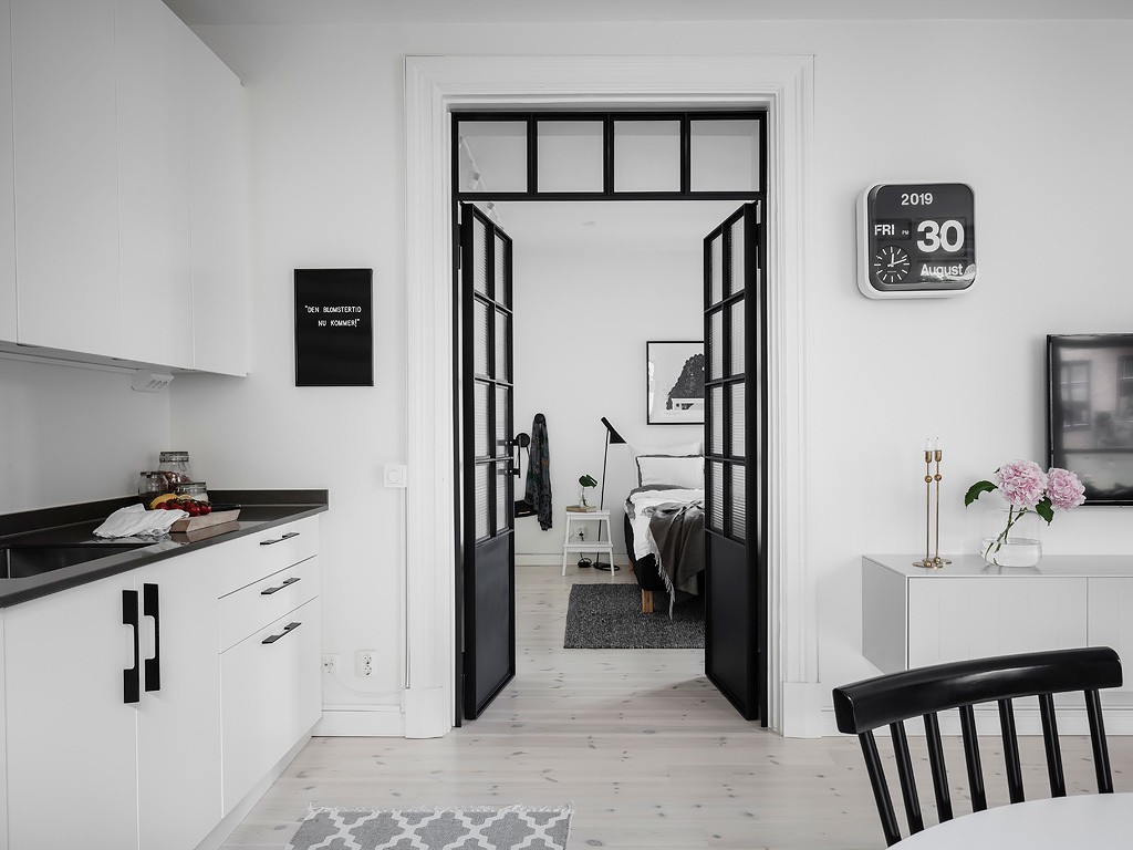 white interiors white glossy kitchen white furniture white design white decor scandinavian decor nordic interiors estilo nórdico decoración nórdica decoración en blanco decoración blanco y negro decoración blanco cocina blanca black contrast decor 