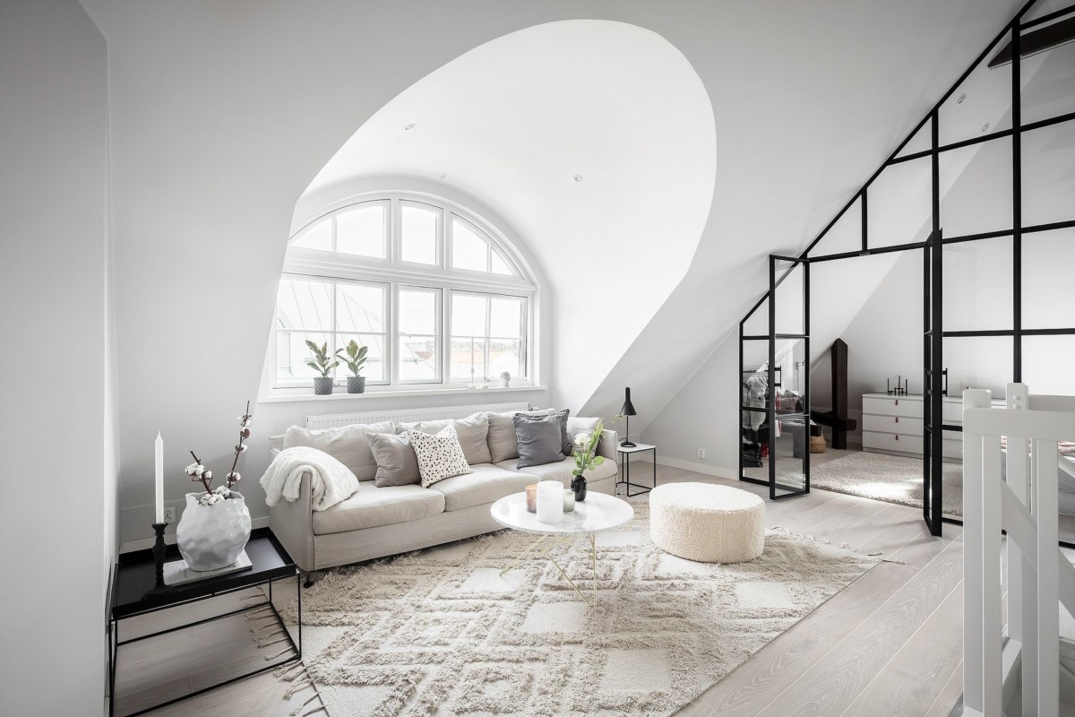 white decor ventana techo abovedado ventana en arco scandinavian duplex scandinavian bedroom scandinavian apartment pared de cristal nordic interiors nordic decor nordic bedroom decor grandes ventanales decoración dormitorios nórdicos big windows 