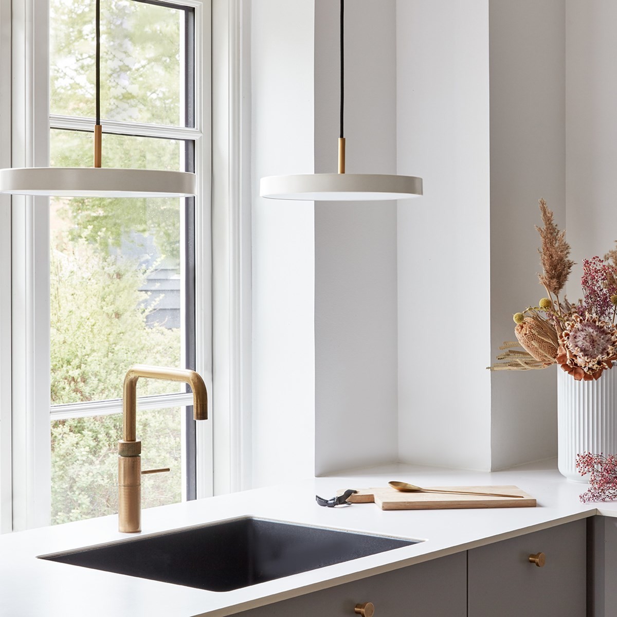 scandinavian lamps scandinavian design nordic design lámparas de diseño lámpara minimalista lámpara de metal diseño nórdico diseño escandinavo diseño danés design lamp danish lamp 