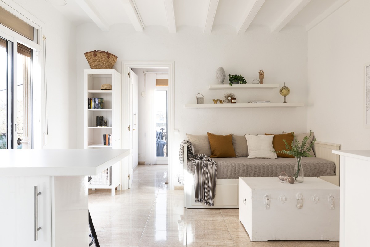 viviendas barcelona barceloneta tourist apartment spanish properties spanish house barcelona scandinavian apartment in spain piso barcelona mediterranean interiors estilo mediterráneo barcelona decor barcelona barcelona interiors apartamento turístico barcelona 