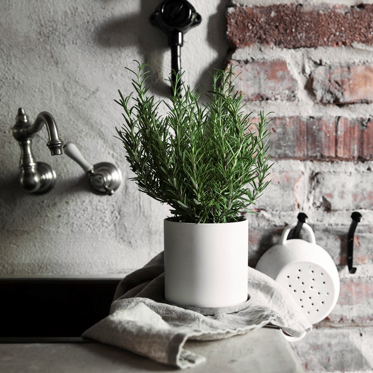 scandinavian design objects scandinavian decor nordic interiors nordic design macetas de diseño macetas interiors with flowers and plants flowerpot flower decor estilo nórdico decoración nórdica decoración con color decoración colorida decoración colores cozy decor colorfull decor charming decor 