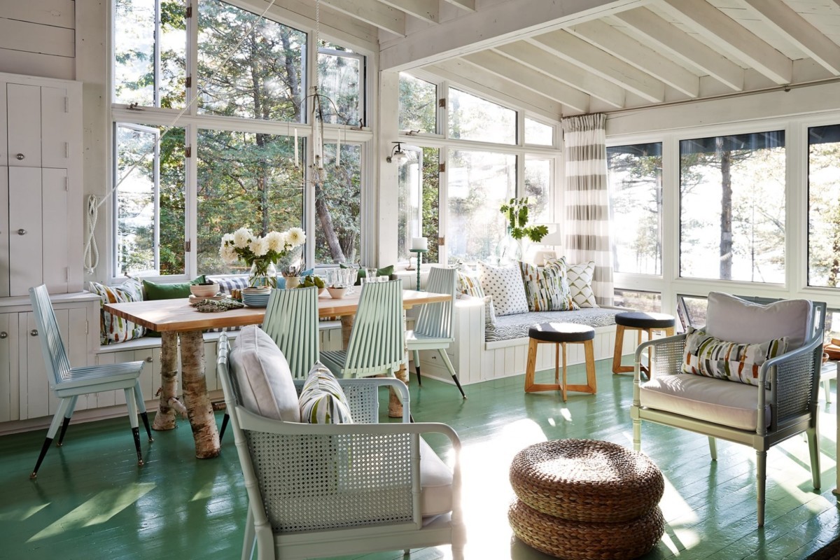 wood house vacation rental summer house ontario decor madera natural lake house estilo canadiense decoración en colores colorfull wood house colorfull decor coastal style Casa de madera casa canadiense canadian style canadian decor canada rentals 