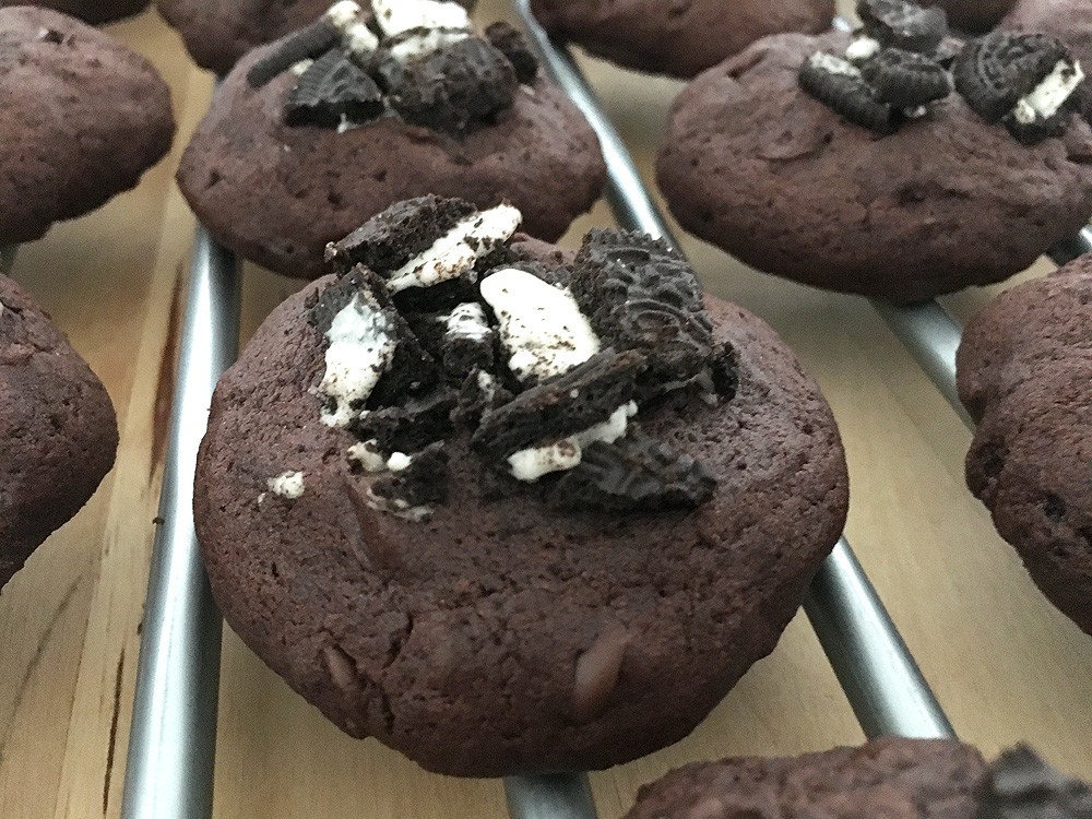 stuffed chocolate cookies sandwich cookies recetas delikatissen recetas cookies americanas recetas con niños postres delikatissen oreo cookies galletas rellenas galletas fáciles galletas de chocolate con oreo galletas cookies caseras galletas caseras chocolate cookies chocolate chip cookie chewy cookies 