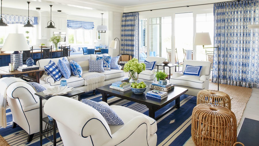 white decor Newport Rhode Island interiors interior inspiration interior design inspo decor hamptons style hamptons house estilo hamptons decoración moderna decoración en blanco decoración costera decoración azul coastal casas americanas casa de la playa beach house 