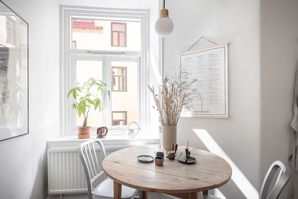 white kitchen scandinavian decor scandi kitchen nordic kitchen little kitchen decoración ordenada decoración cocinas cocina pequeña cocina nórdica cocina con office cocina comedor cocina blanca clean kitchen clean airy decor 