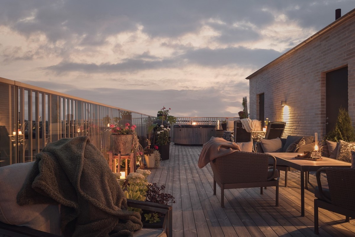 Iluminando las terrazas para las noches de verano al fresco