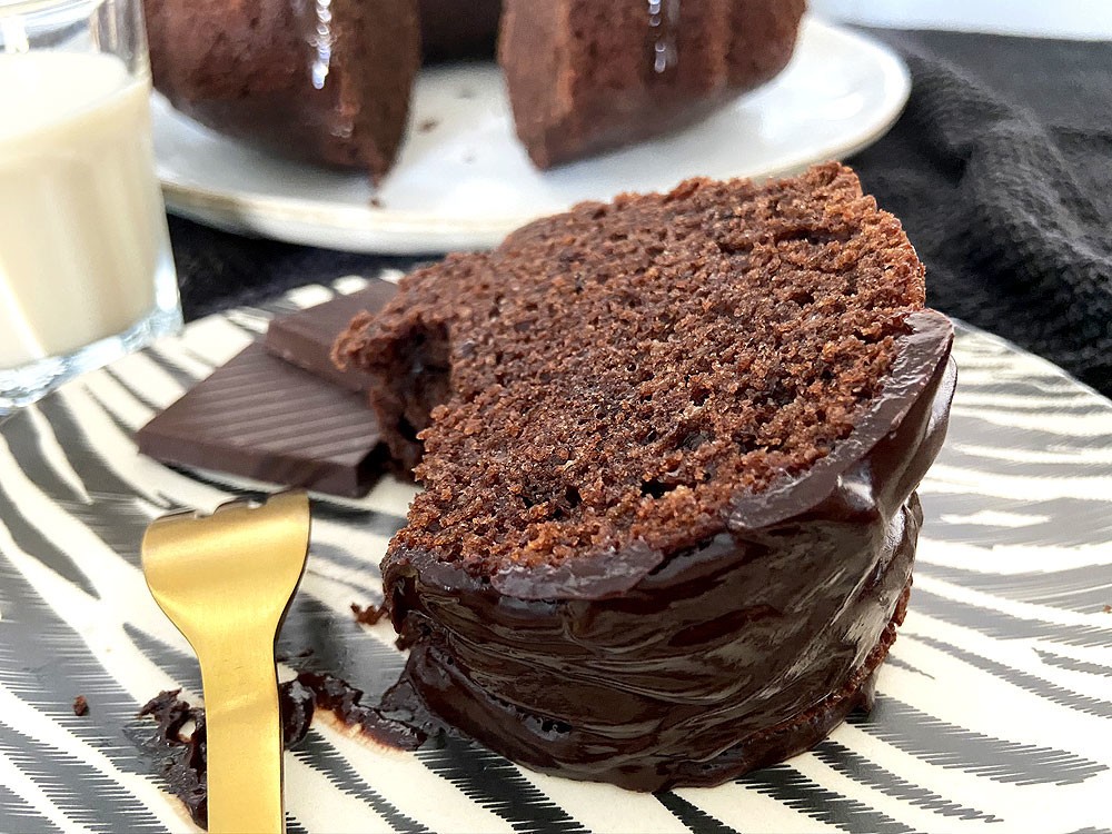 delikatissen the best chocolate cake tarta de chocolate olive oil cake moist chocolate cake extra virgin olive oil el mejor bizcocho del mundo double chocolate cake chokolade kage chocolate olive oil cake chocolate glaze chocolate cake bizcocho jugoso de chocolate bizcocho de chocolate 