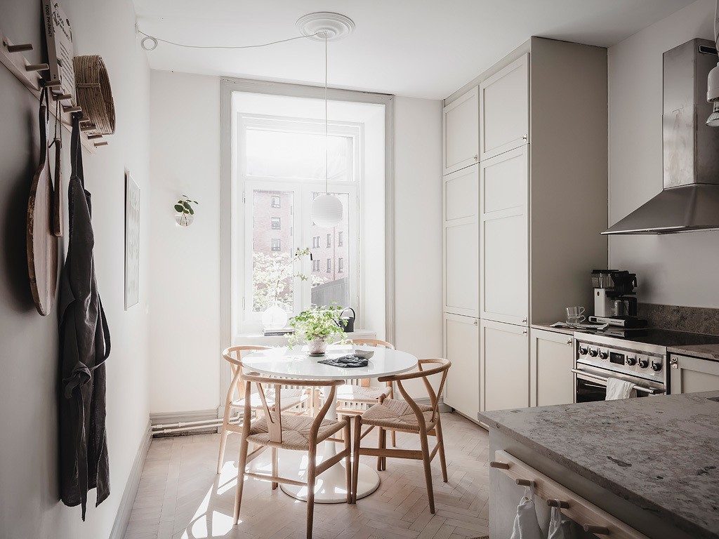 small kitchen scandinavian kitchen scandi kitchen modern kitchen modern kichen design kitchen contemporary kitchen cocina sin muebles superiores cocina nórdica cocina moderna cocina escandinava cocina de diseño cocina con muebles hasta el techo cocina con muebles altos 