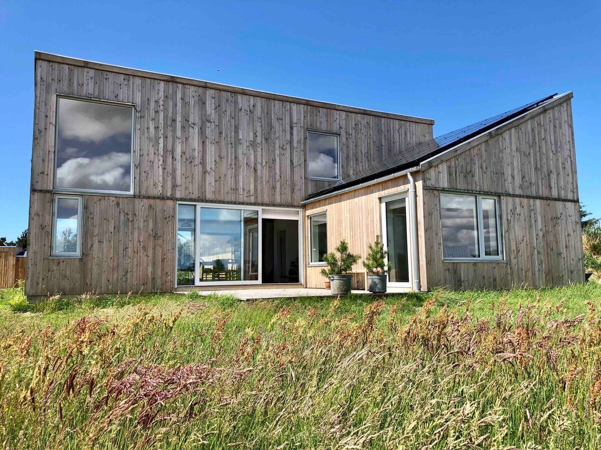 wood house sommerhus Klitmøller modern house modern architecture estilo nórdico escandinavo decoración diseño nórdico decoración danesa casas verano nórdicas casas de vacaciones alquiler casas de madera casas de diseño Casa de verano de diseño en Dinamarca Casa de madera airbnb scandinavian style airbnb nordic summerhouse airbnb denmark 