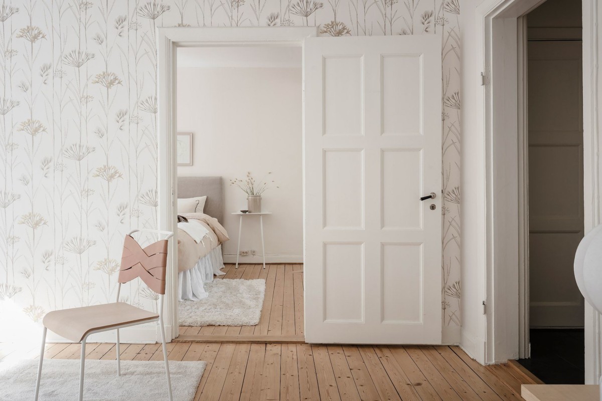 wallpaper scandi wallpaper scandi decor pared blanco roto Papel pintado papel de pared nordic interiors nordic decor girl decor girl apartment floral wallpaper decoración piso pequeño decoración nórdica decoración natural decoración escandinava 