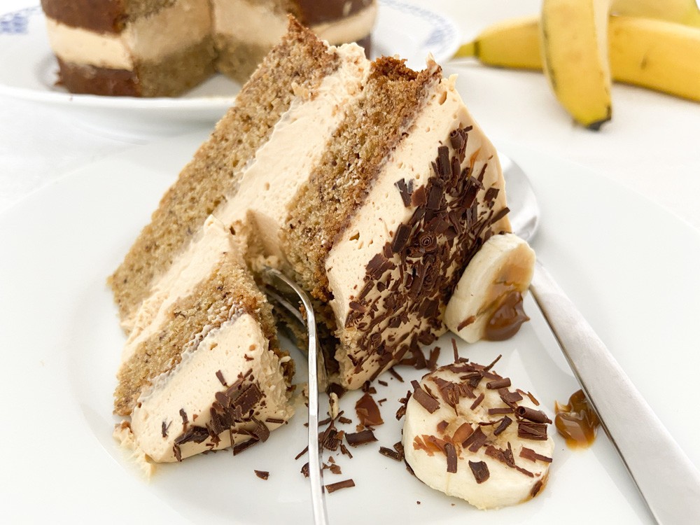 tarta rellena de crema de dulce de leche tarta rápida tarta facil tarta de plátano y dulce de leche tarta casera fácil tarta casera recetas delikatissen naked cake layer cake easy cake easy banana cake dulce de leche filling dulce de leche cream dulce de leche cake bizcocho fácil de plátano birthday cake Banana bread 