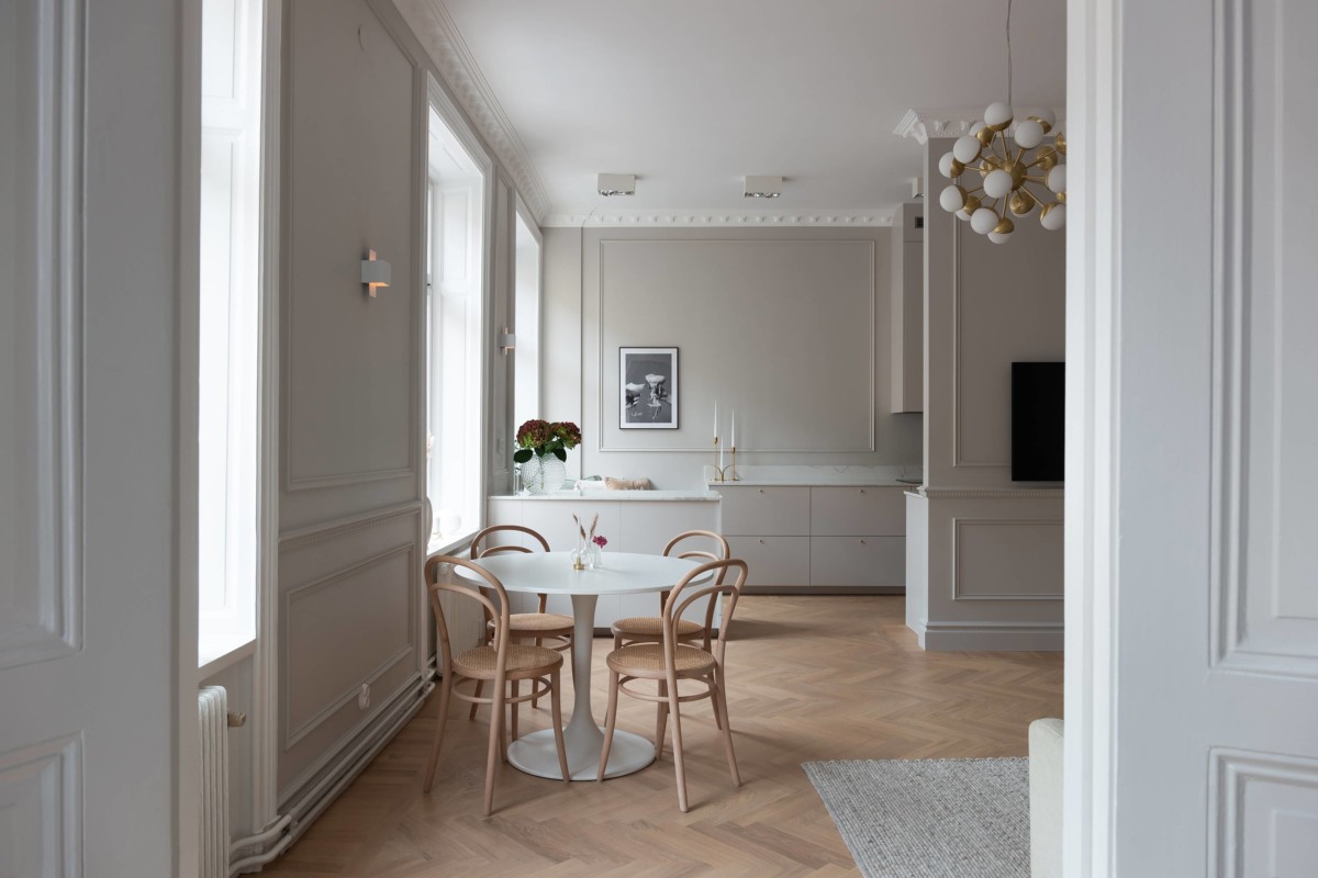 tiny scandi apartment suelos de madera en espiga suelo parquet scandinavian style scandinavian apartment refined decor nordic style minimal scandinavian decor madera maciza suelos interior design hard wood floor estilo nórdico escandinavo elegant scandinavian elegant decor decoración nórdica decoración elegante decoración de salones decoración de interiores 