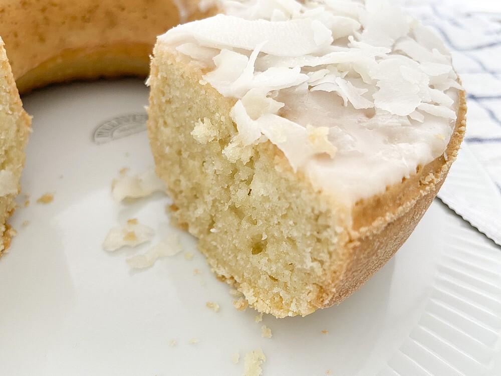 summer cake pretty cake pound cake moist coconut pound loaf cake home made cake fast cake easy dessert easy cake easy baking coconut milk snack cake coconut milk cake coconut milk bundt cake coconut cake bizcocho pound cake bizcocho jugoso bizcocho facil bizcocho de leche de coco bizcocho de crema de coco bizcocho de coco bizcocho casero 