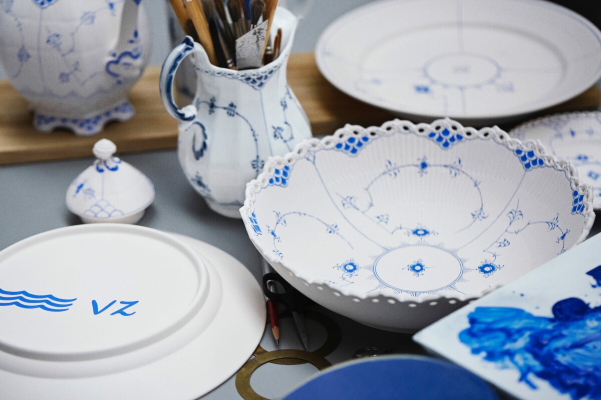 scandinavian design Royal Copenhagen Purveyor to Her Majesty nordic design le klint Kongehuset Kay Bojesen Denmark handcraft design georg jensen Dronning Margrethe 2 diseño nórdico diseño escandinavo diseño danés artesano diseño danés danish royals danish gifts danish design danish decor Casa Real danesa 