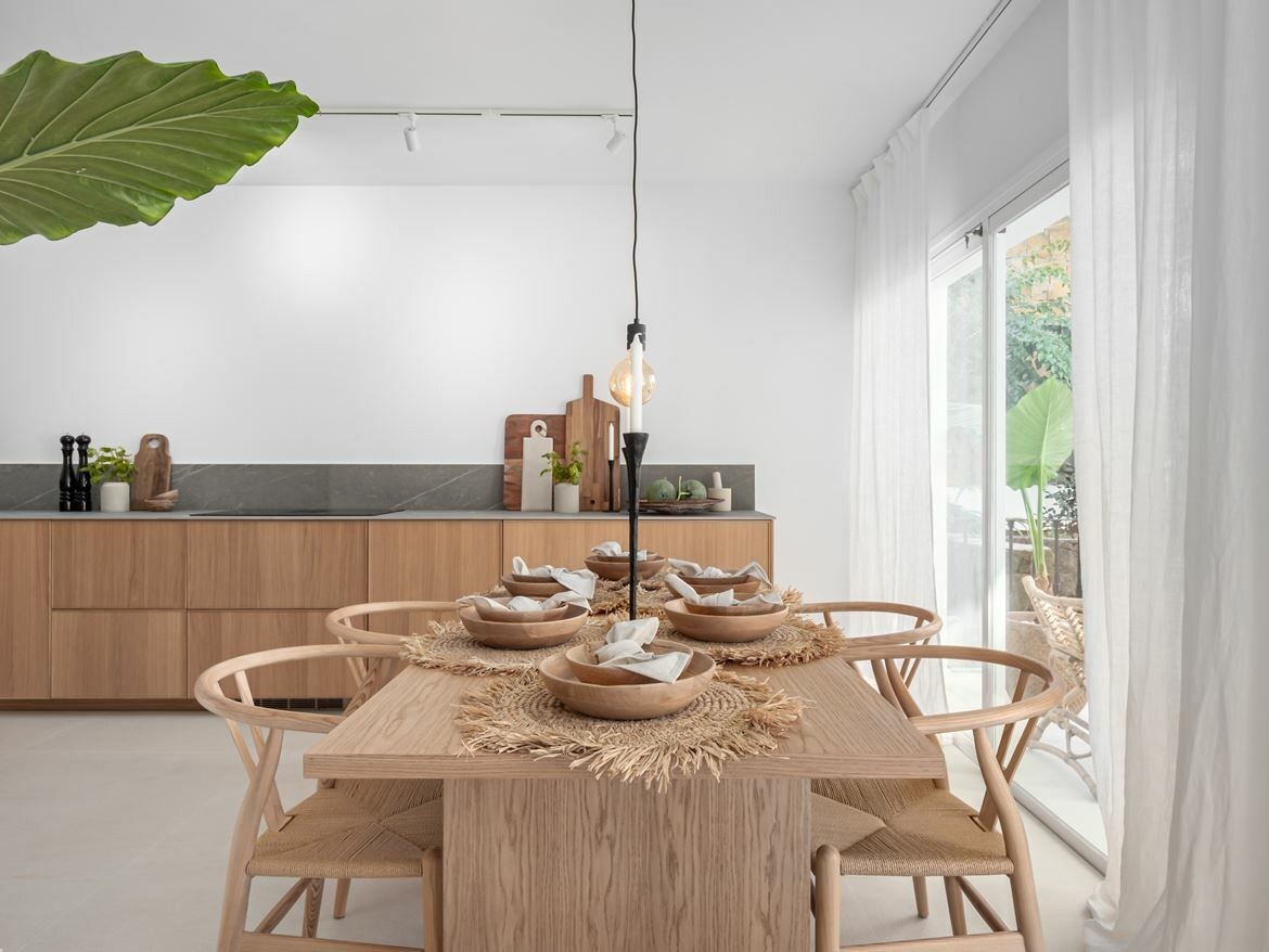 white and natural decor vivienda costa del sol spanish homes scandinavian style scandinavian boho decor mediterranean coastal marbella living marbella interiors marbella homes estilo noretnic estilo costero estilo bohemio nórdico coastal spain coastal home adosado costa del sol 
