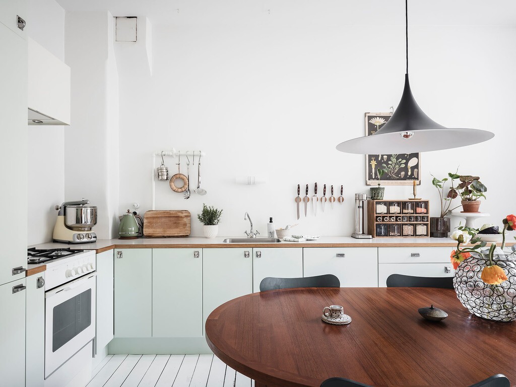 Gran cocina nórdica en pequeño apartamento sueco | delikatissen